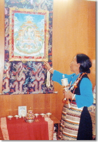 チベットの伝統の絵解きを継承する稀少の師
